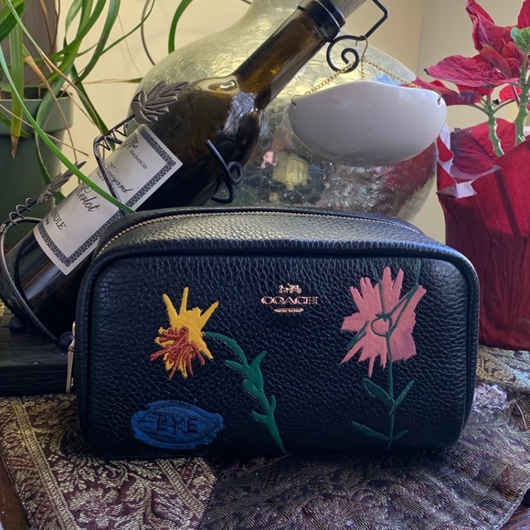 Authentic COACH Pebbled leather Floral appliqués L.Edition zip Cosmetic /wallet - Picture 4 of 15